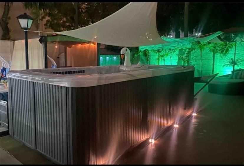Tiny Place W Private Hot Jacuzzi 7 Min To Miami International Airport Zewnętrze zdjęcie