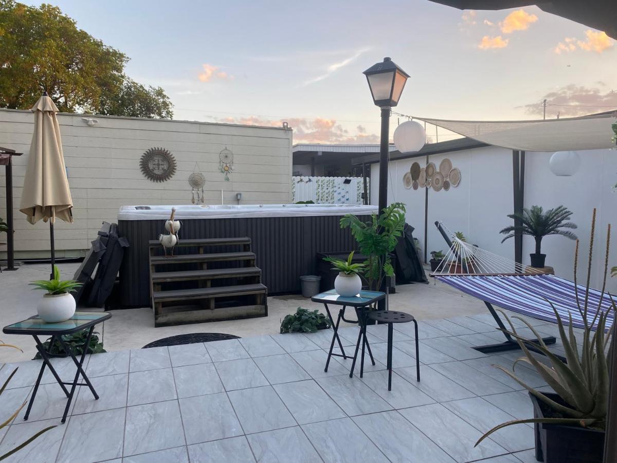 Tiny Place W Private Hot Jacuzzi 7 Min To Miami International Airport Zewnętrze zdjęcie