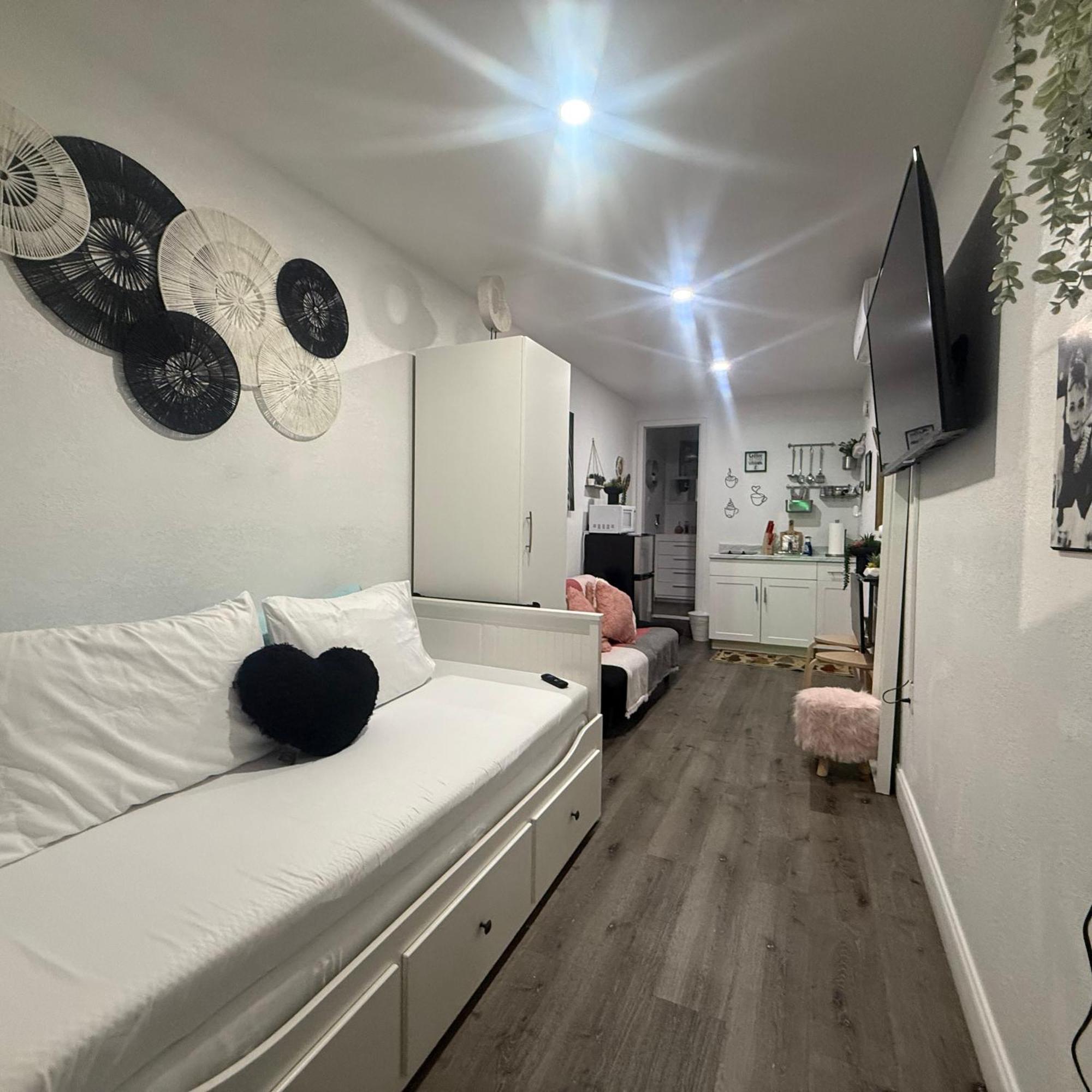 Tiny Place W Private Hot Jacuzzi 7 Min To Miami International Airport Zewnętrze zdjęcie